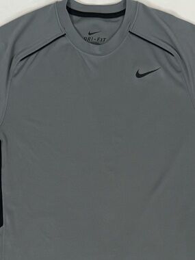 Nike Dri Fit Athletic Tee Shirt Short Sleeve  Gray/Black  Mens Size Medium